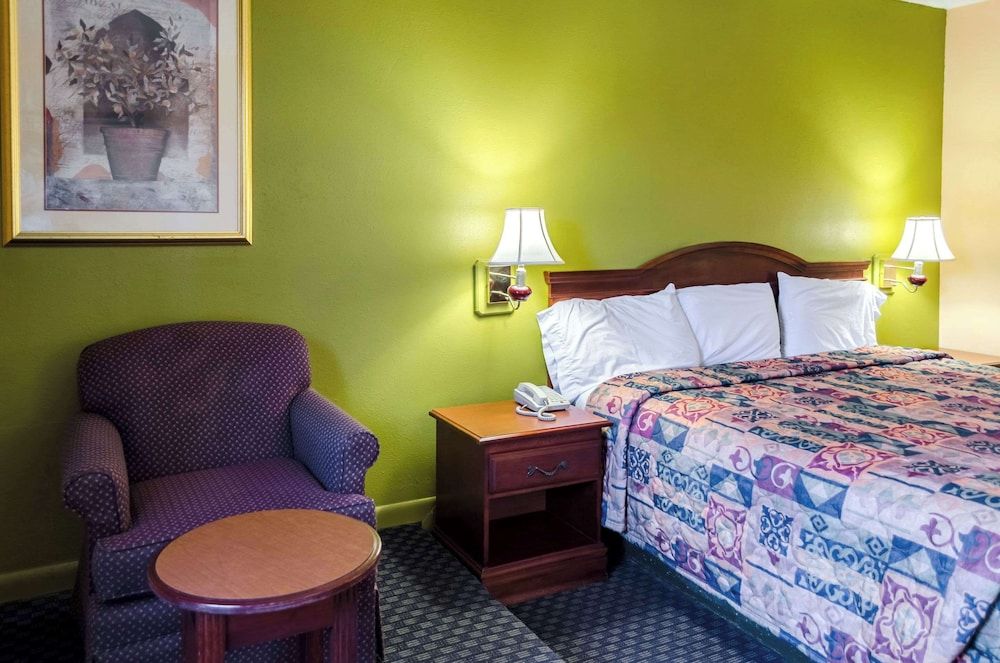Standard Room, 1 King Bed, Non Smoking