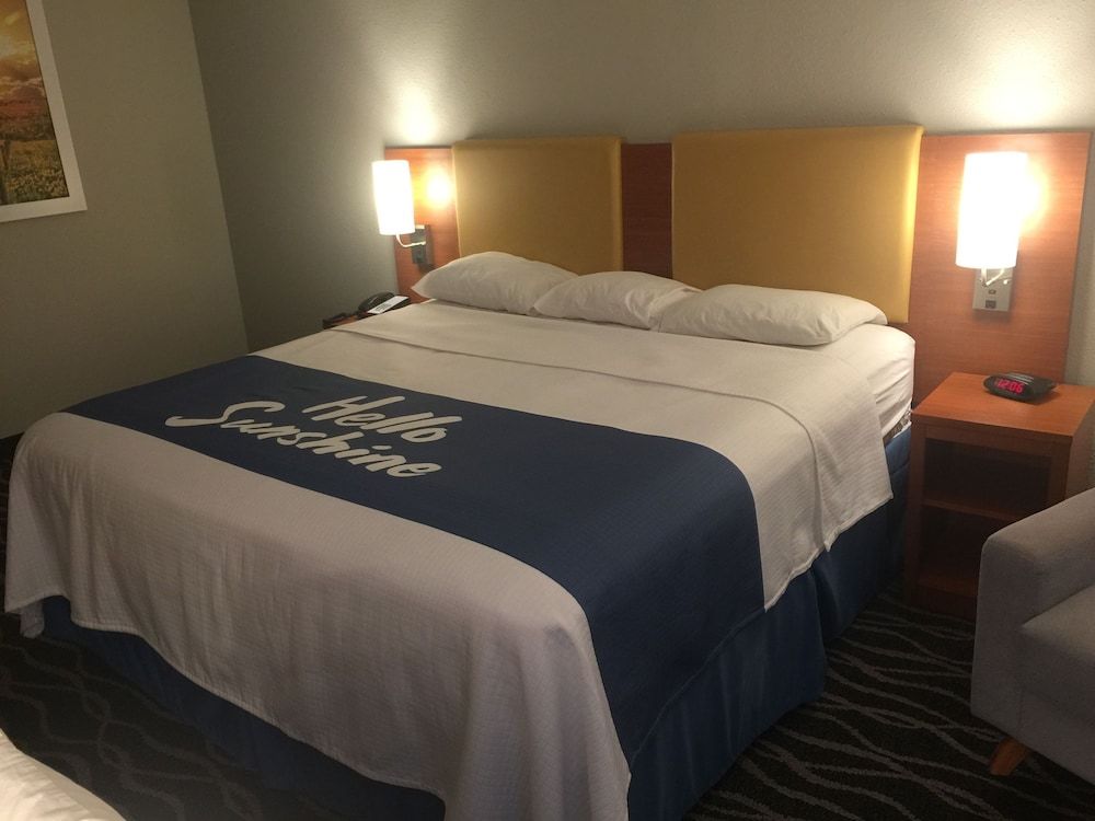 Room, 1 King Bed, Non Smoking