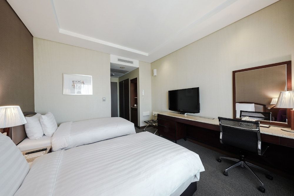Best Western Premier Gangnam Standard Room, 2 Twin Beds (3 paxs to be booked until 3PM) 2