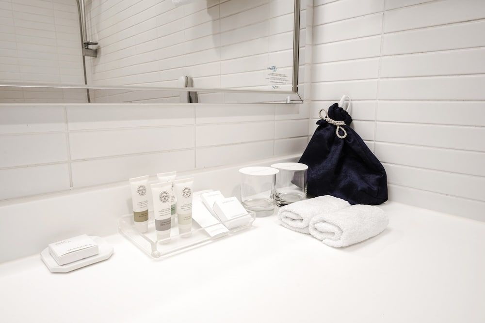 Best Western Premier Gangnam Standard Room, 2 Twin Beds (3 paxs to be booked until 3PM) 9