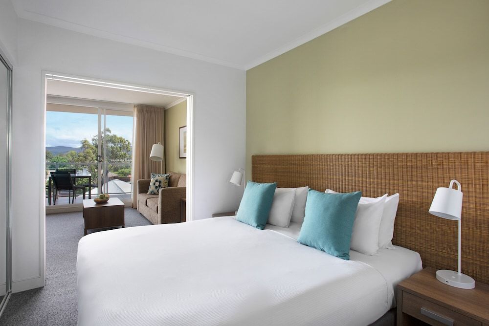 Studio Deluxe Suite - Pool View