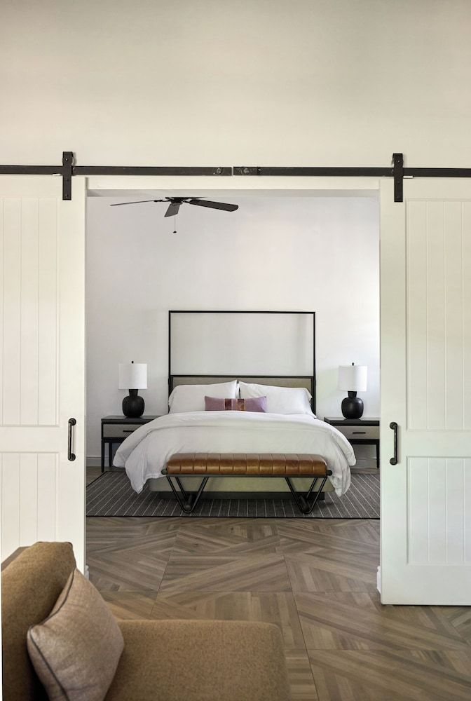 Hotel Yountville Suite, 1 King Bed, Newly Renovated 4