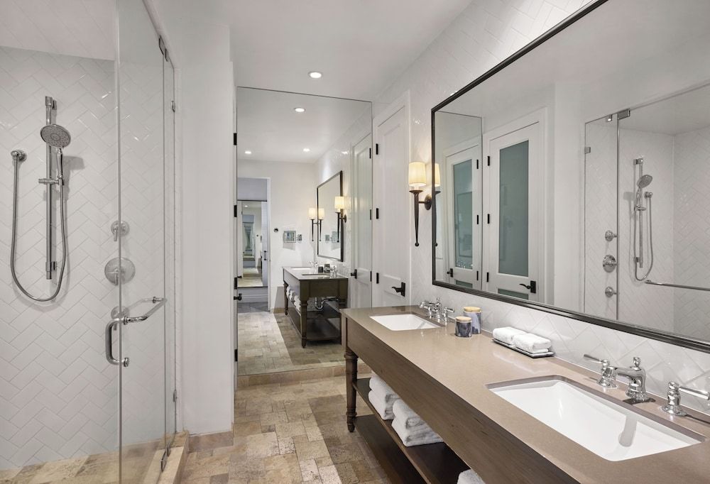 Hotel Yountville Suite, 1 King Bed, Newly Renovated 5