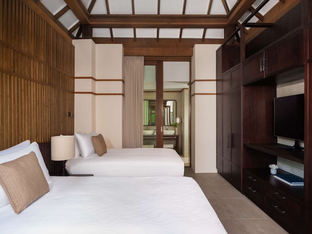 3-Bedroom Beach Suite with Pool