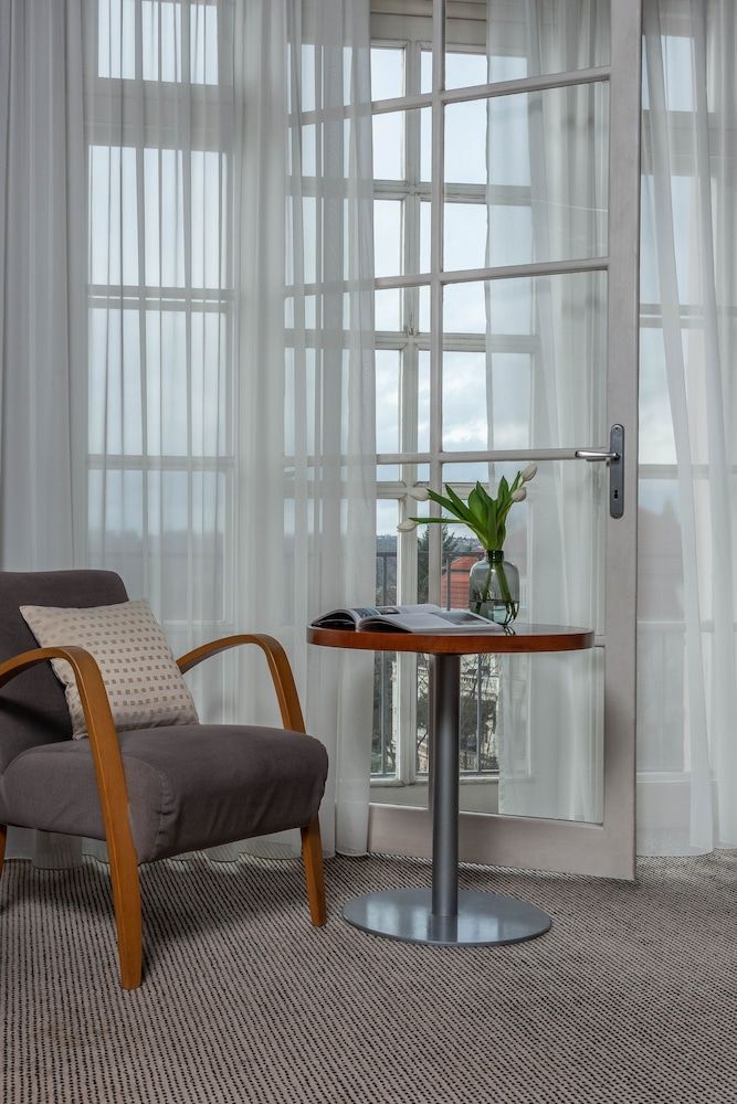 Art Hotel Prague Deluxe Double Room 10