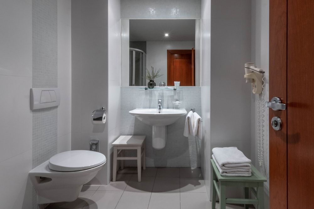 Art Hotel Prague Deluxe Double Room 6