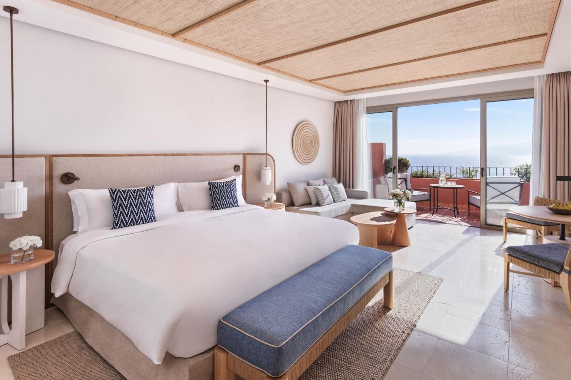 Citadel Deluxe, Guest room, 1 King or 2 Twin, Ocean view, Balcony
