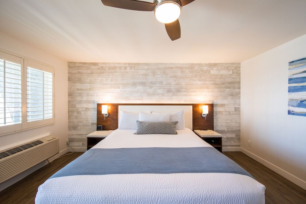 SeaCrest OceanFront Hotel Standard Room, 1 King Bed