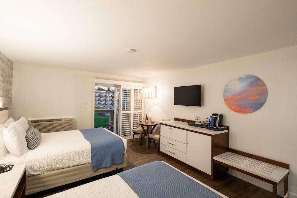 SeaCrest OceanFront Hotel Single Room, 2 Queen Beds, Partial Ocean View 2