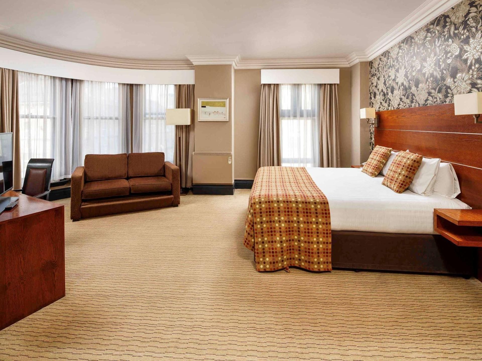 Classic Room with 1 double bed and 1 sofa