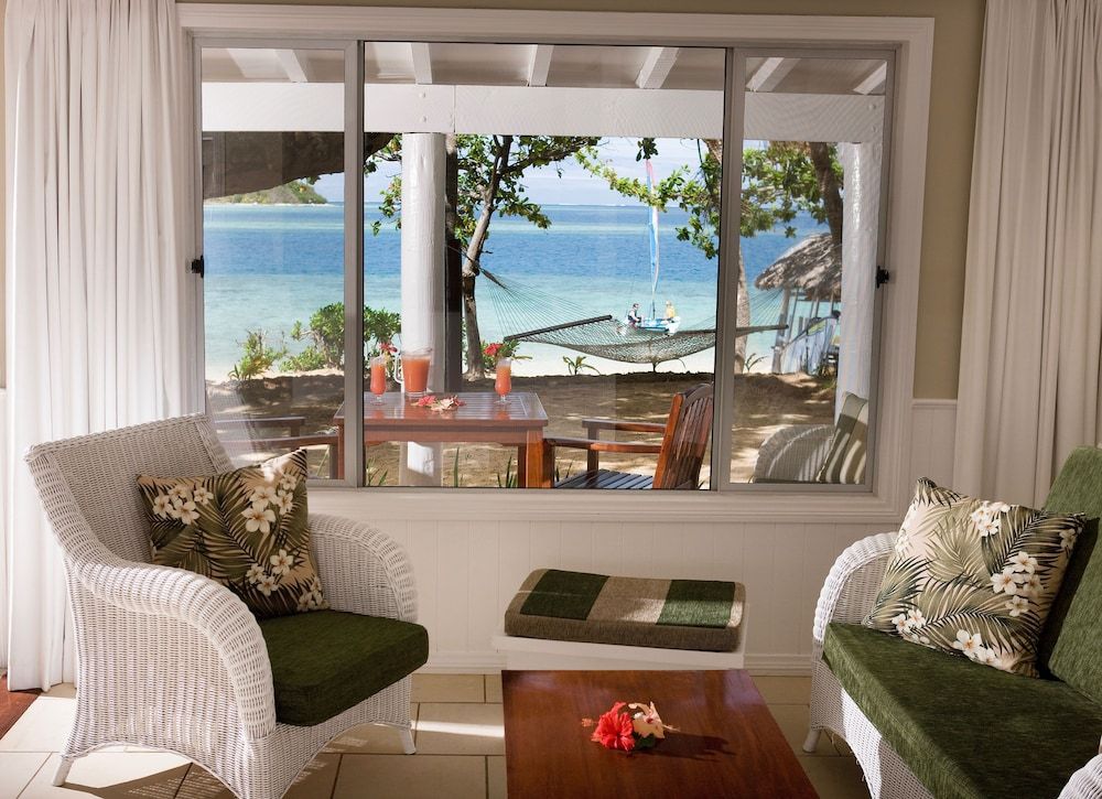 Malolo Island Resort Deluxe Ocean View Bure 3