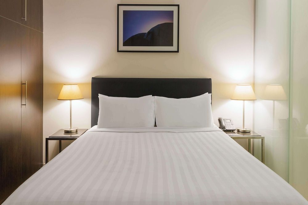 undefined Oaks Melbourne on Collins Suites 2