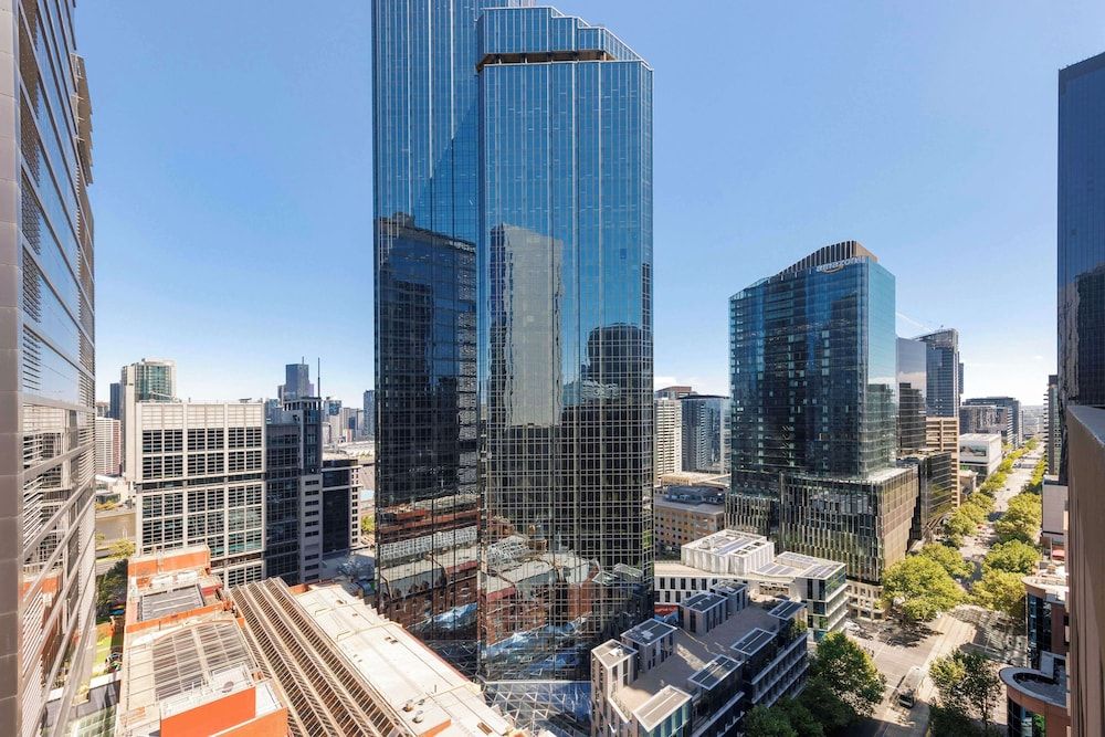 undefined Oaks Melbourne on Collins Suites 10