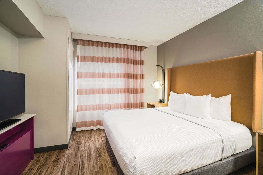 Suite, 1 King Bed with Sofa bed, Non Smoking (2-Room)