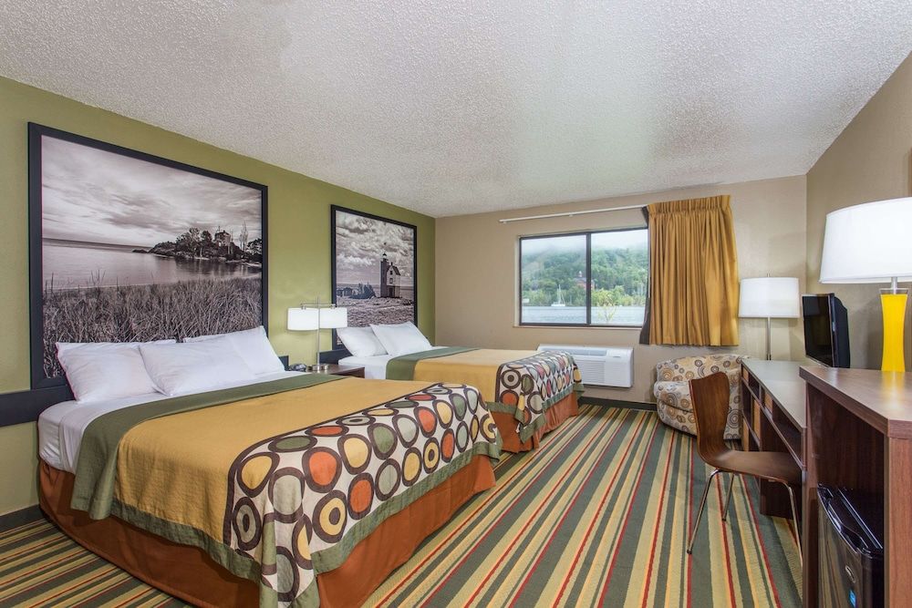 Room, 2 Queen Beds, Non Smoking, Lake View