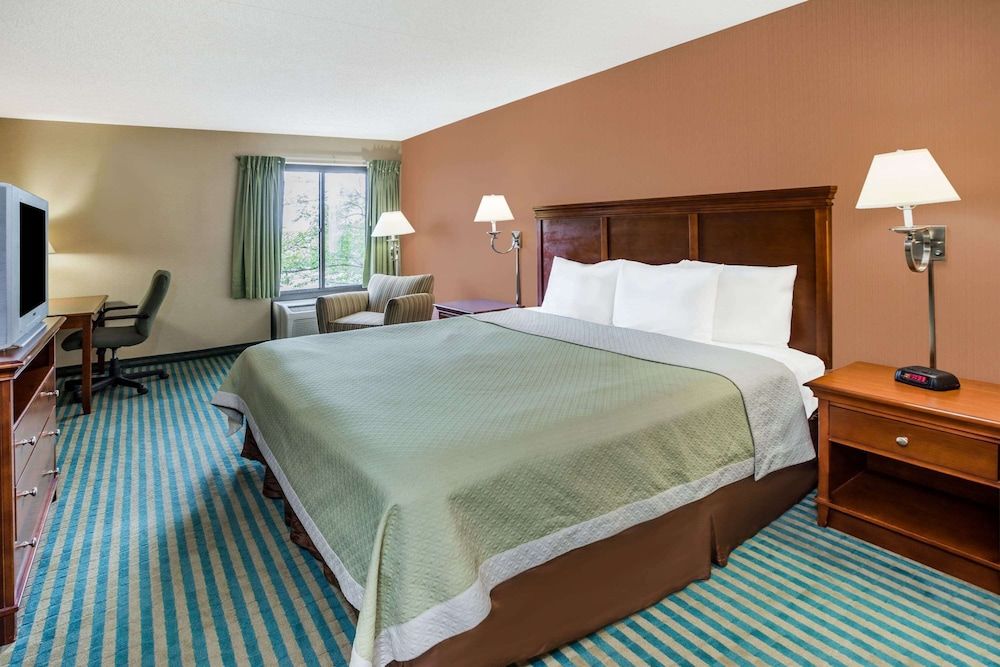 Standard Room, 1 Queen Bed, Smoking
