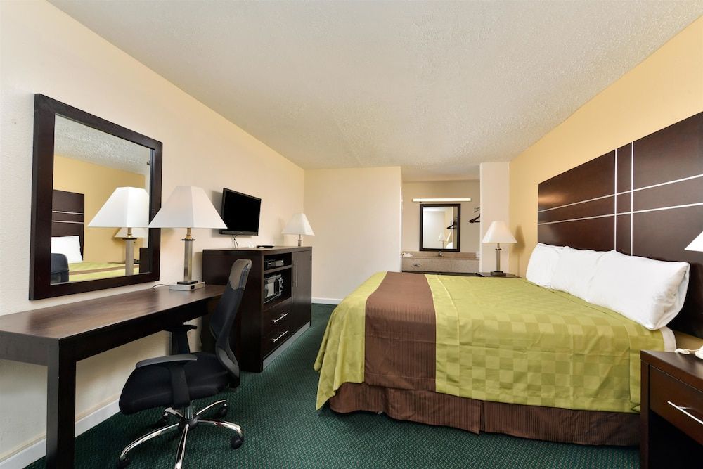 Room, 1 King Bed, Non Smoking
