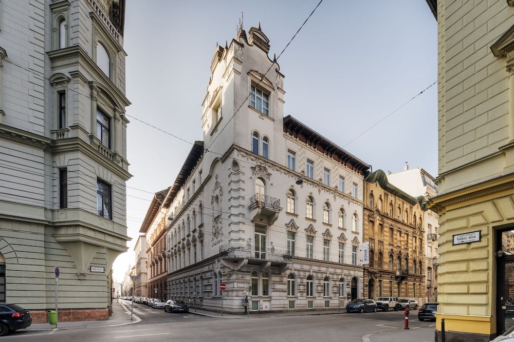 undefined Ikonik Parlament 5