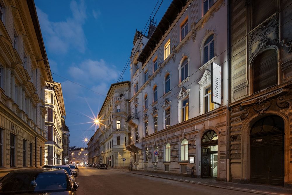 undefined Ikonik Parlament 3