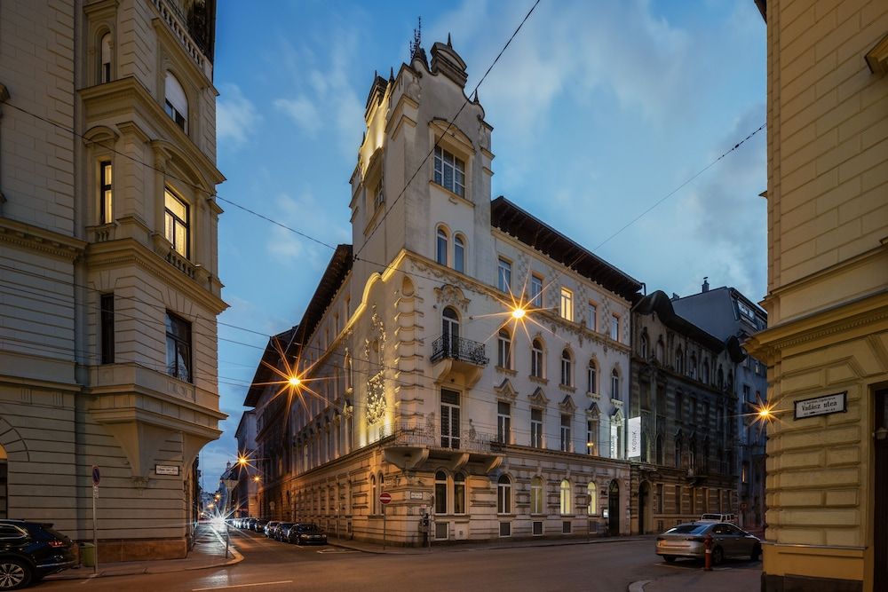 undefined Ikonik Parlament 4