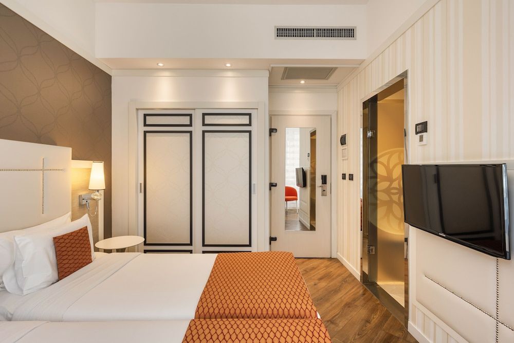 undefined Ikonik Parlament 10