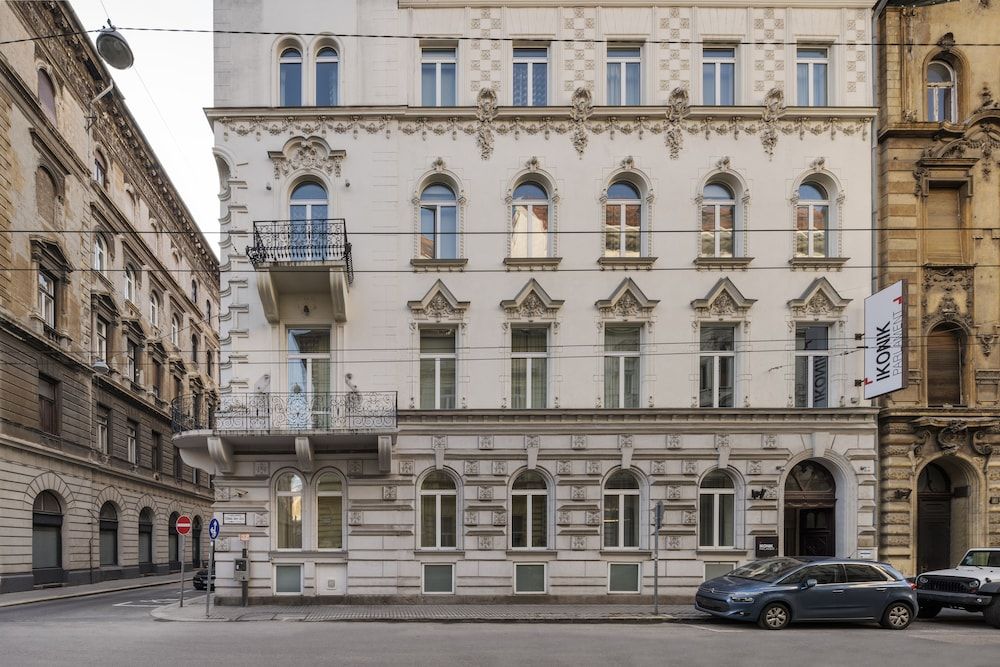 undefined Ikonik Parlament 6