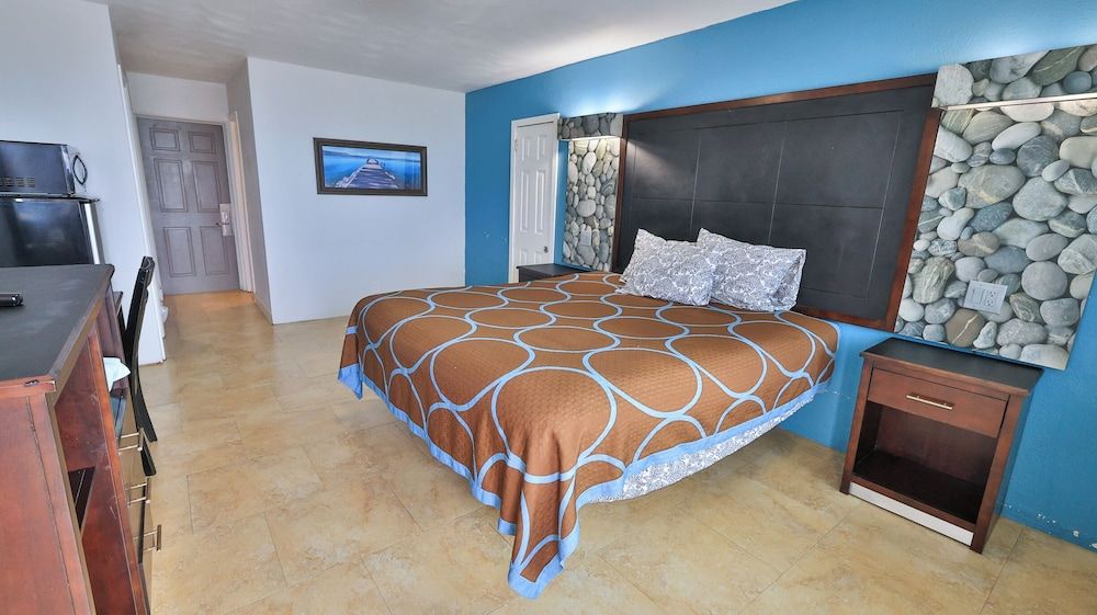 Driftwood Beach Motel Room, 1 King Bed, Oceanfront