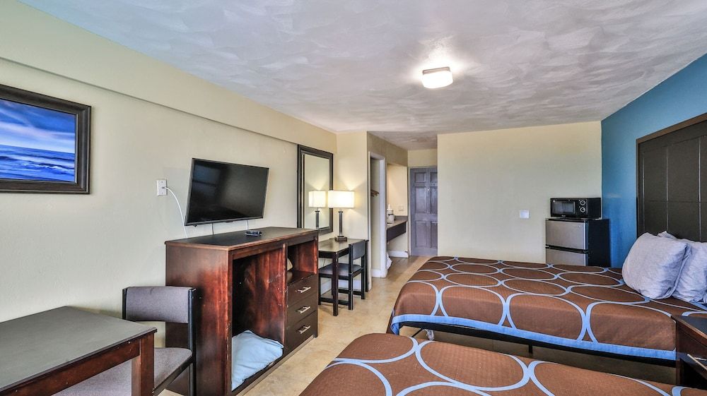 Driftwood Beach Motel