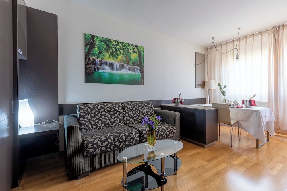 Wall Art Hotel Suite 3