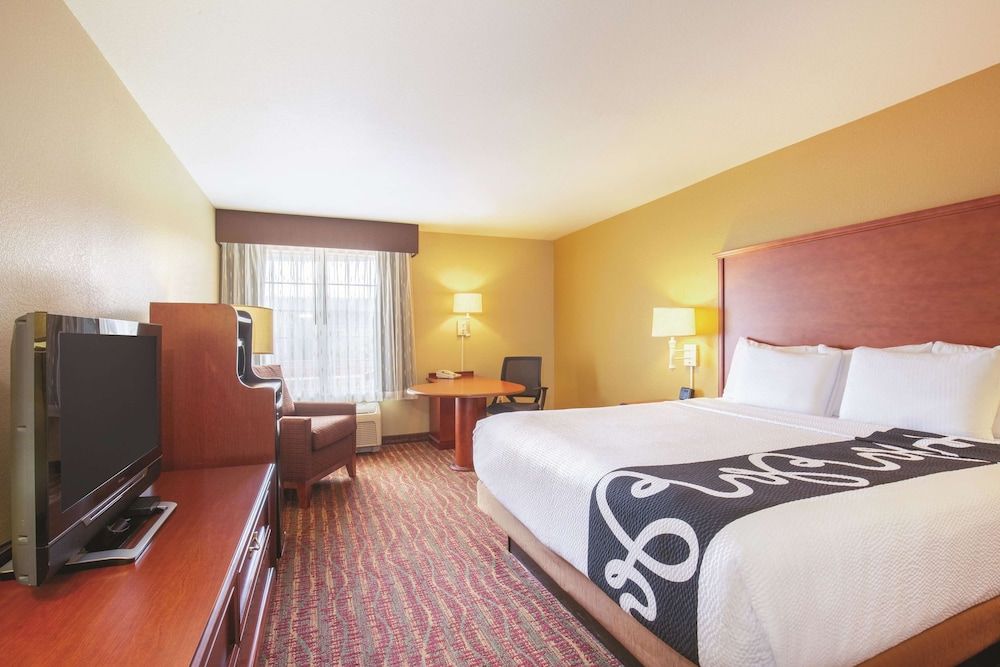 Suite, 1 King Bed, Non Smoking