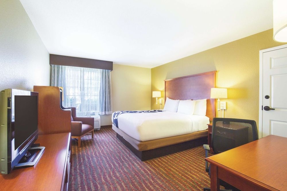 Room, 1 King Bed, Bathtub Grab Bars, Non Smoking (Mobility Accessible)