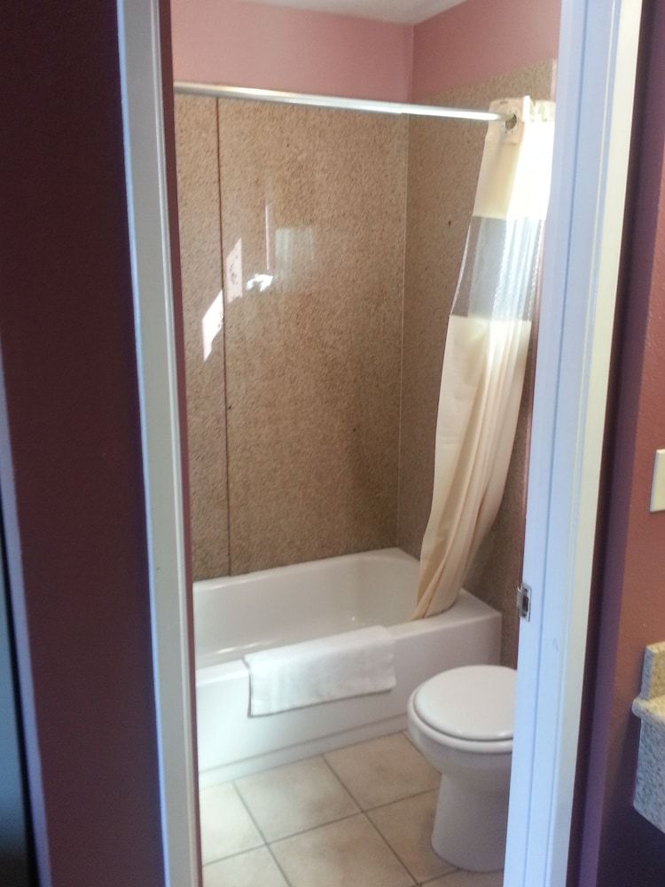 Blue Seal Inn Two Queen Beds, Non-Smoking 9