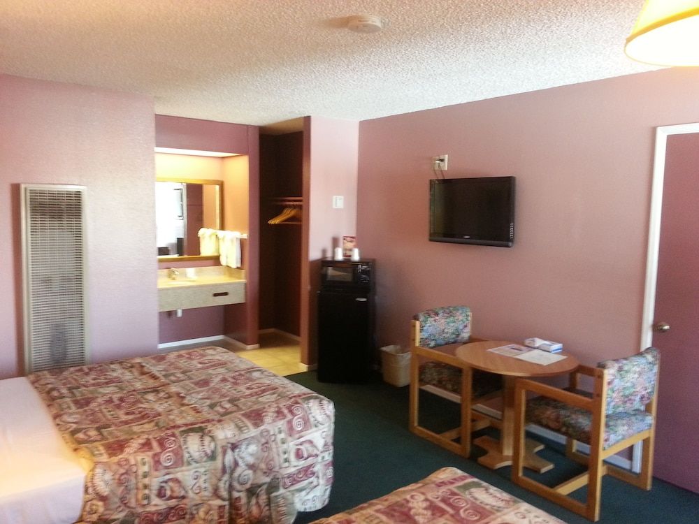 Blue Seal Inn Two Queen Beds, Non-Smoking 10