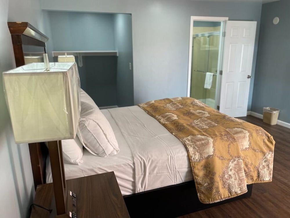 Blue Seal Inn Queen Bed, Non-Smoking 5