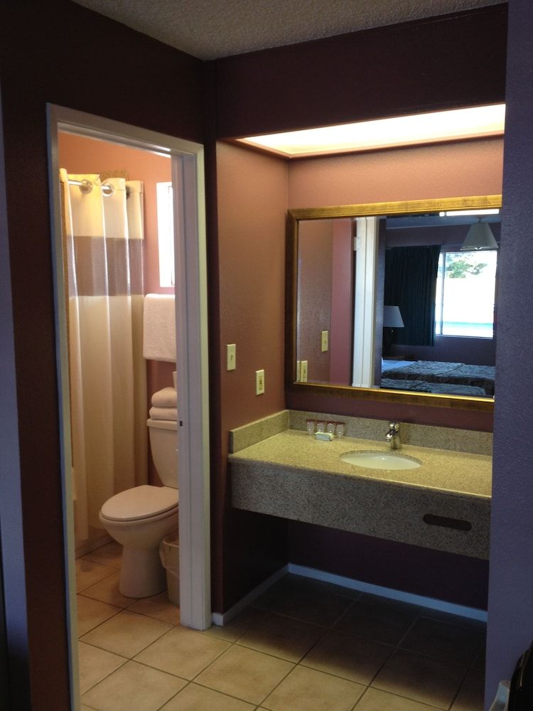 Blue Seal Inn Two Queen Beds, Non-Smoking 8