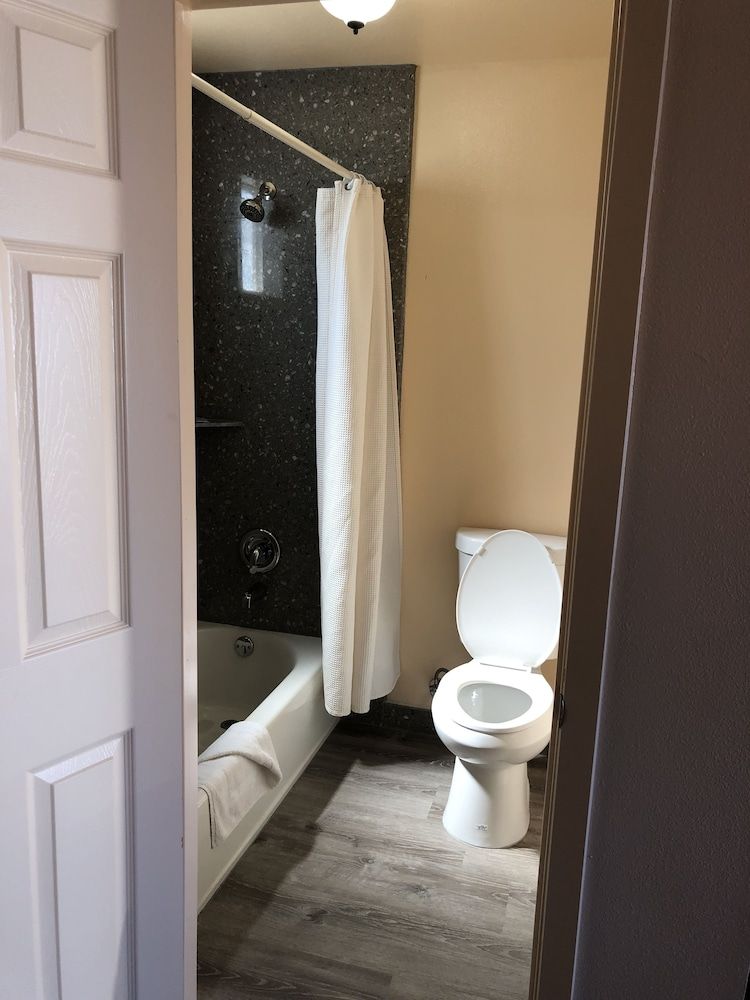 Blue Seal Inn Queen Bed, Non-Smoking 11