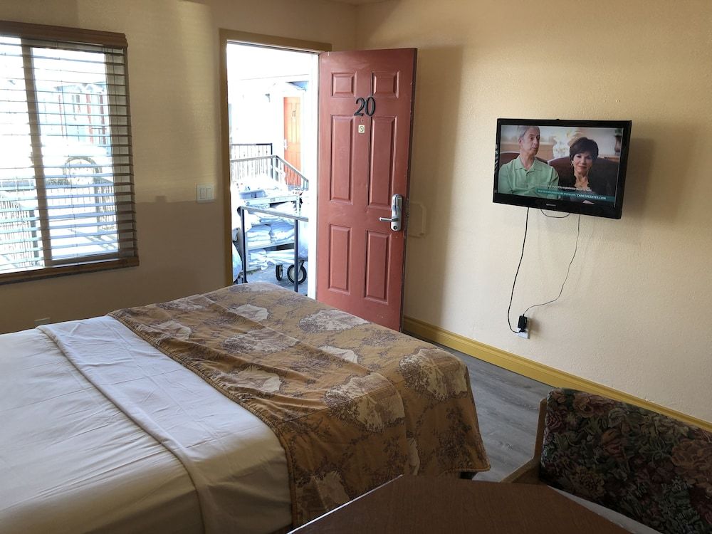 Blue Seal Inn Queen Bed, Non-Smoking 17