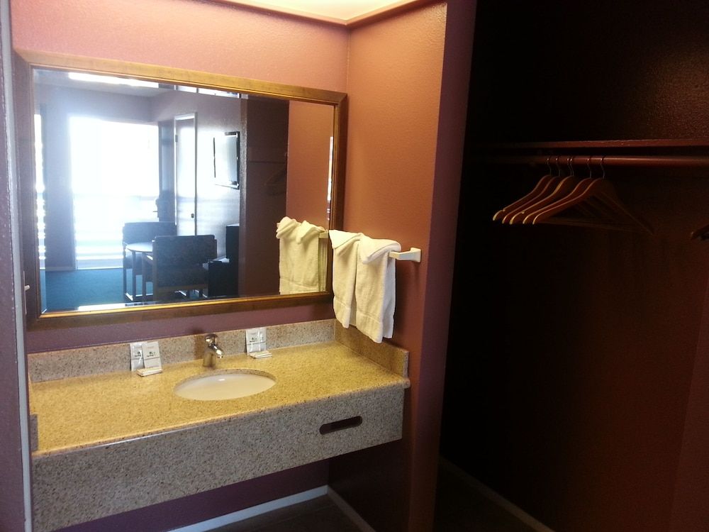 Blue Seal Inn Two Queen Beds, Non-Smoking 12