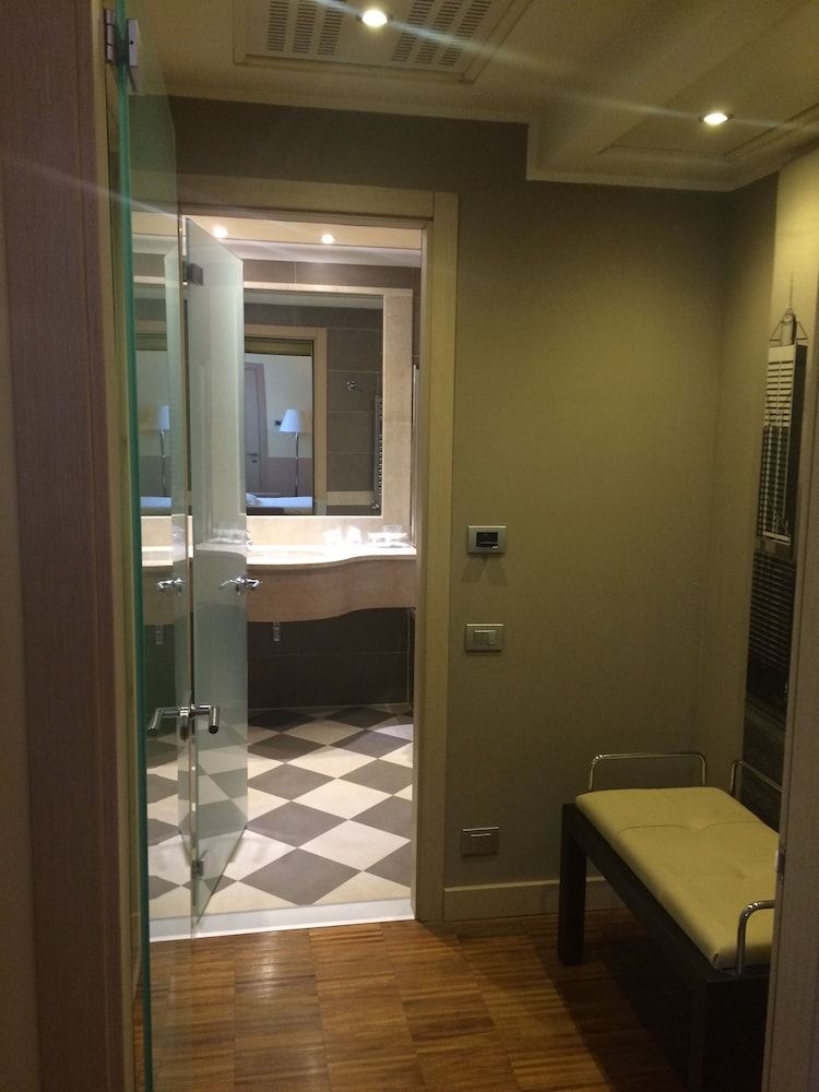 Hotel Cruise Executive Room 3