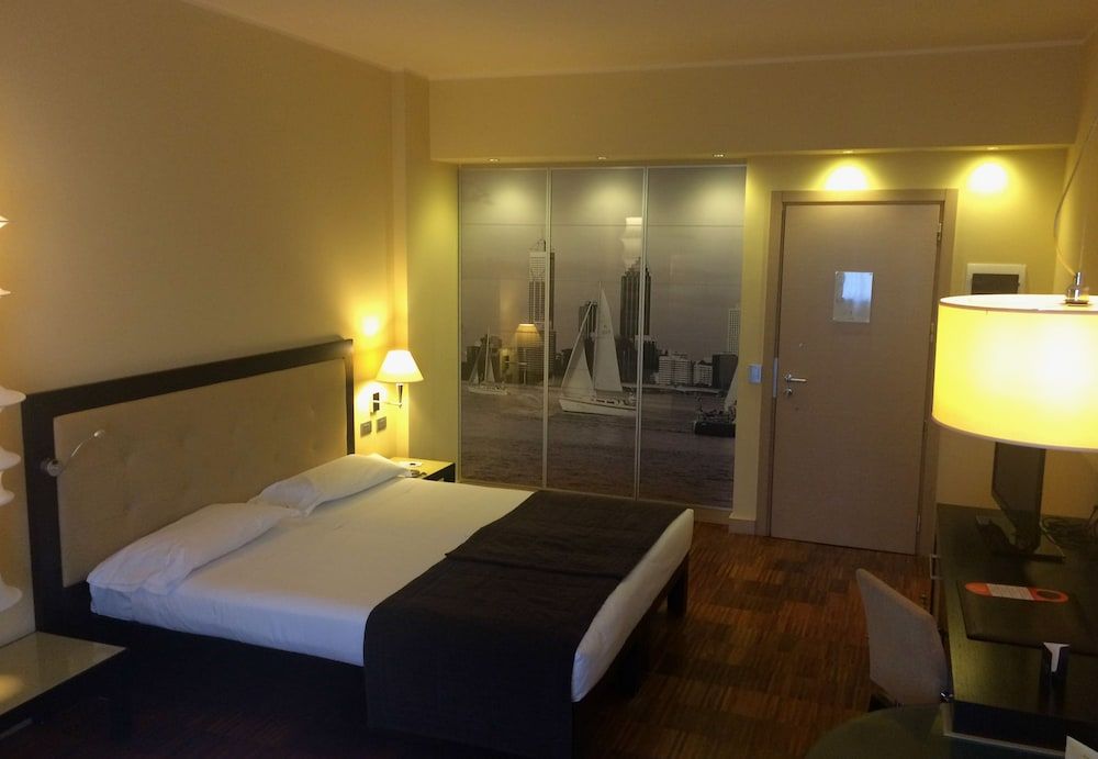 Hotel Cruise Executive Room 2