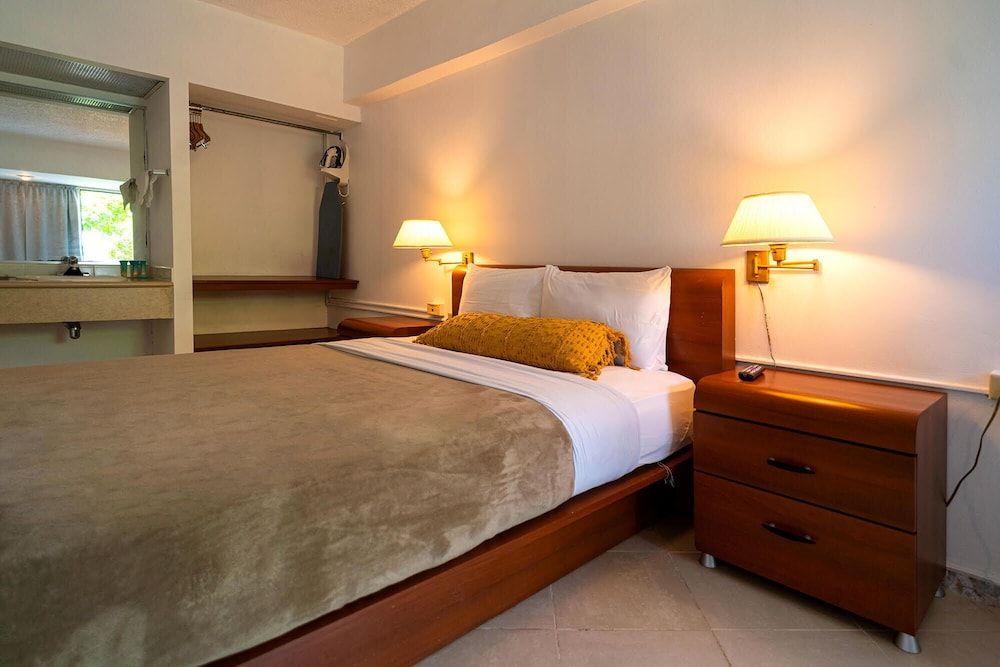 Standard Single Room, 1 Queen Bed