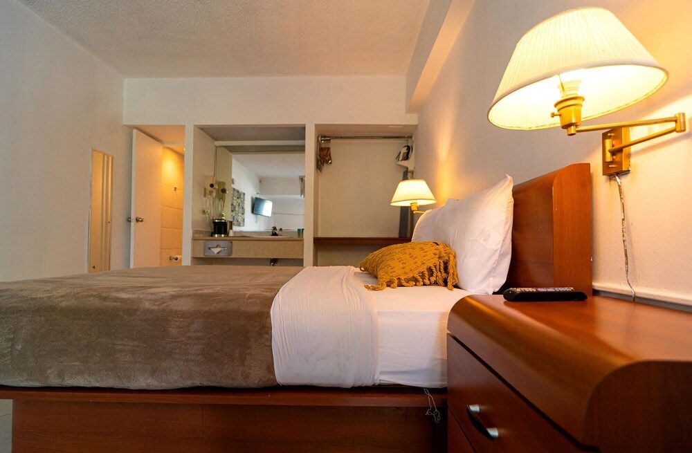 Standard Single Room, 1 Queen Bed