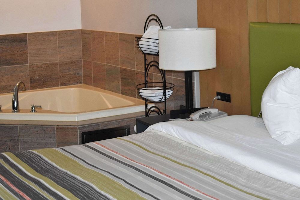 Suite, 1 King Bed, Non Smoking, Jetted Tub