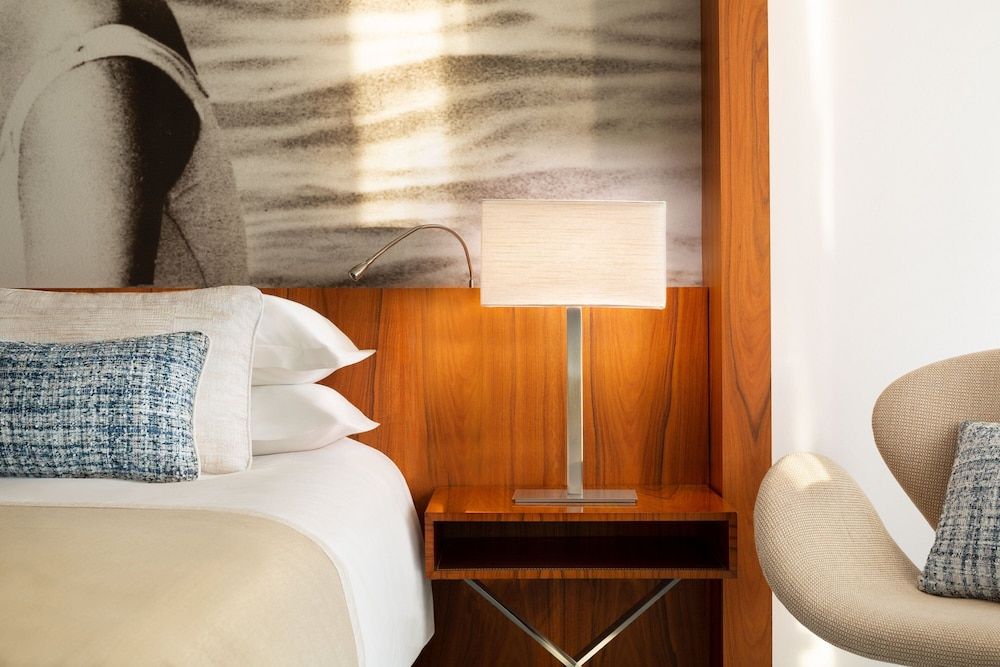 JW Marriott Cannes Deluxe Room, 2 Twin Beds, City View 7