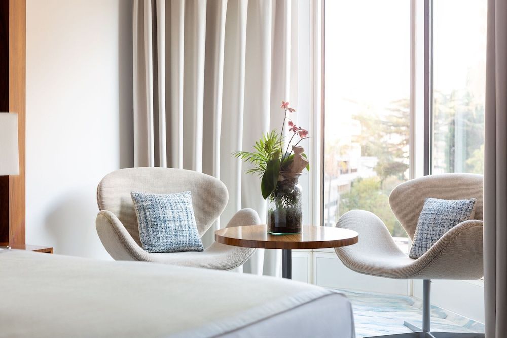 JW Marriott Cannes Deluxe Room, 2 Twin Beds, City View 6