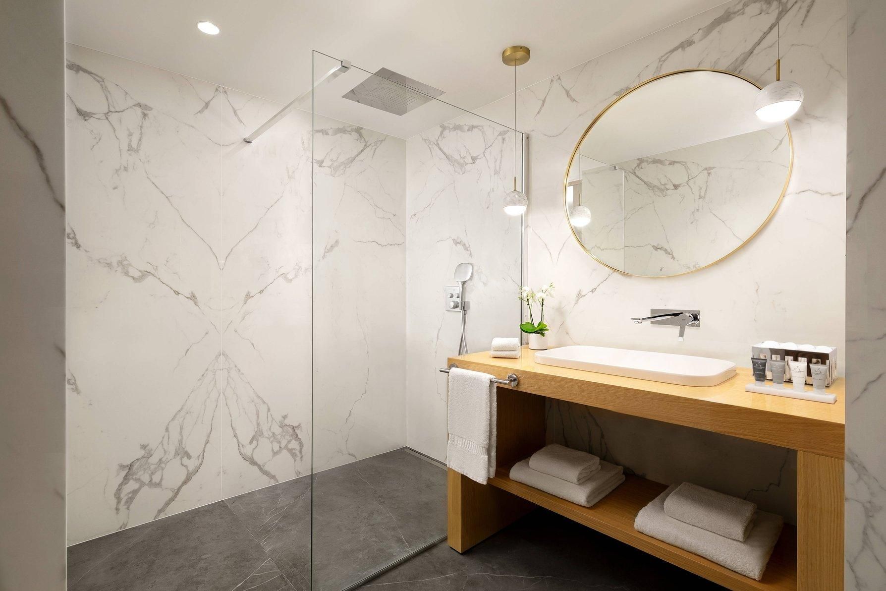 Deluxe Guest room, 1 King, Seafront