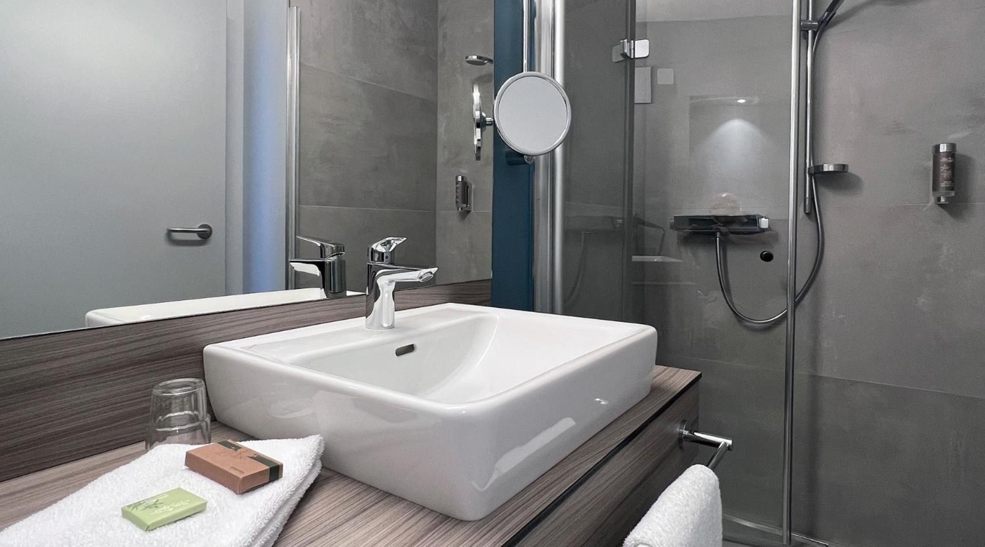 Large Single Room