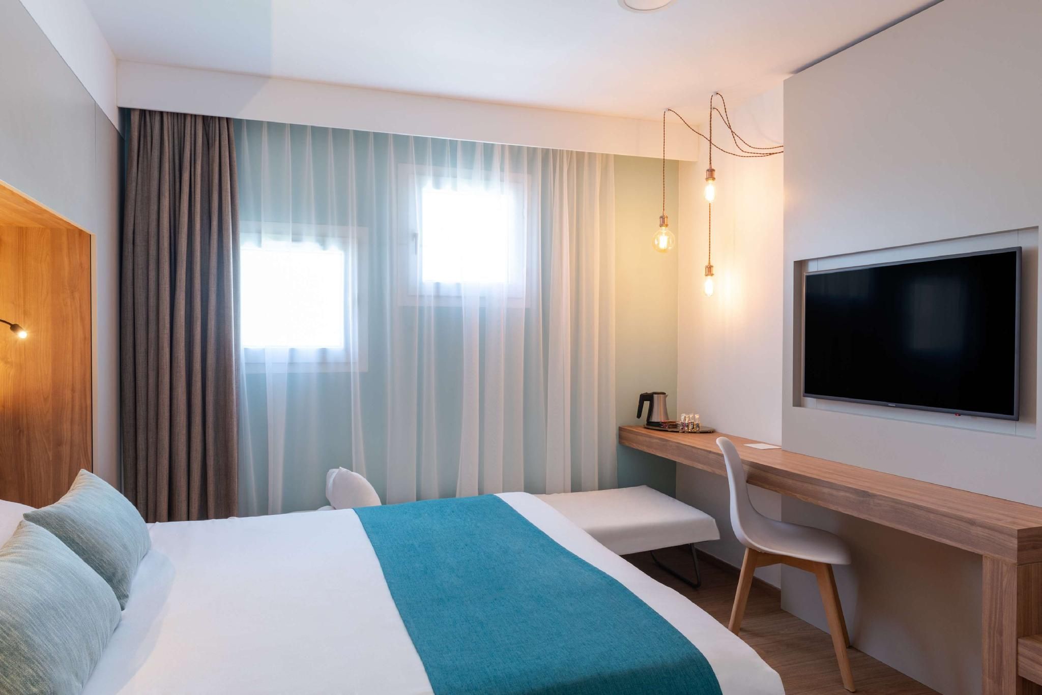 Standard Room - 1 Double Bed 1 Junior Bed up to 10 years