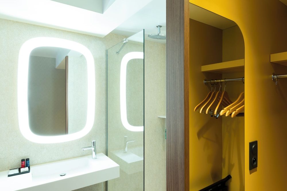 Hotel Oceania Paris Porte de Versailles Superior Double Room 6