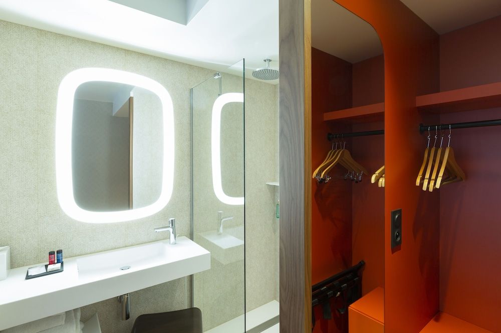 Hotel Oceania Paris Porte de Versailles Superior Double Room 5